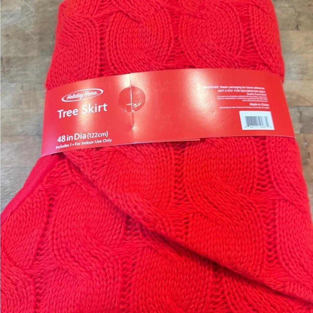 Holiday Home Red Cable Knit Tree Skirt Christmas Skirt  Universal Fit Brand New